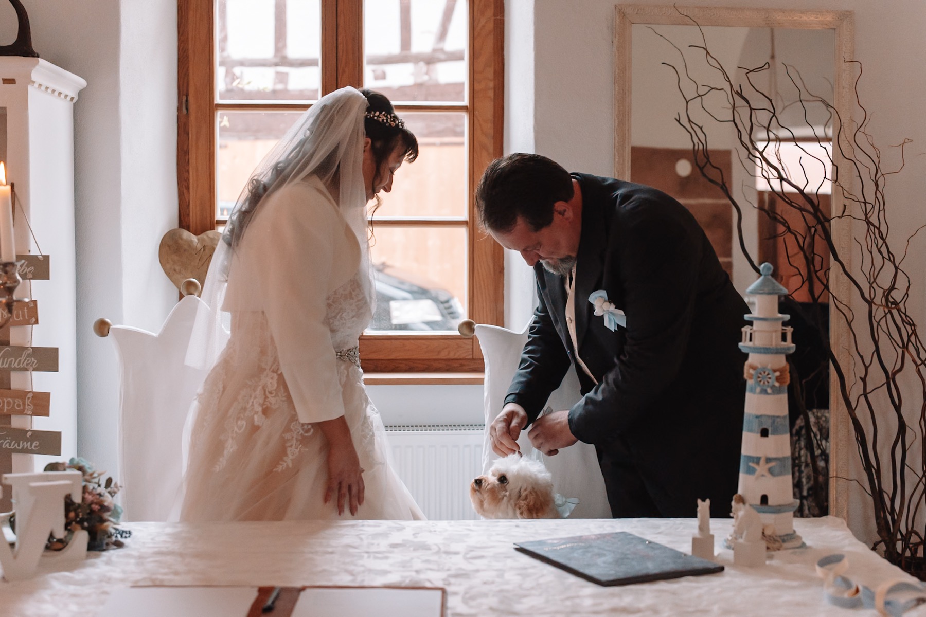 Hund als Ringträger auf der Hochzeit
