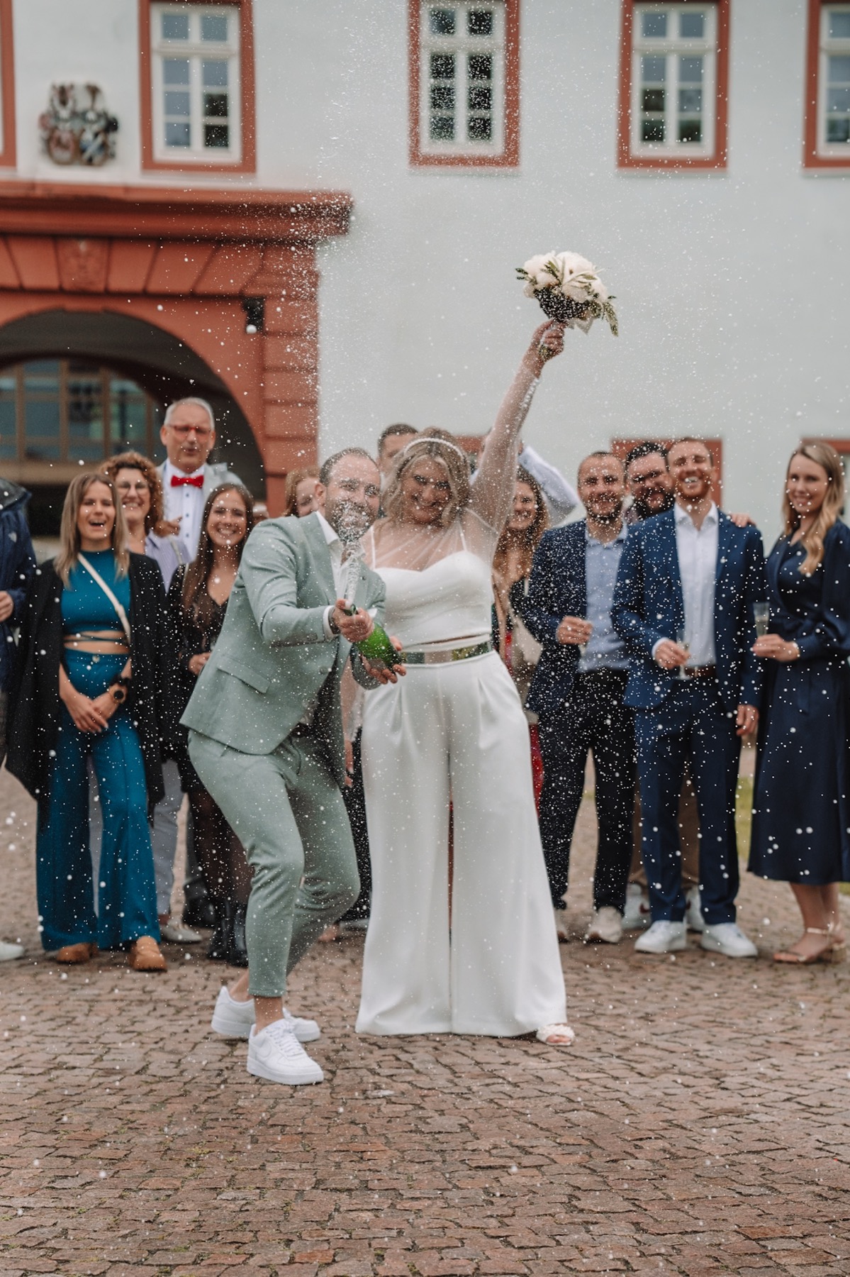 Ungeplante Sektdusche auf der Hochzeit